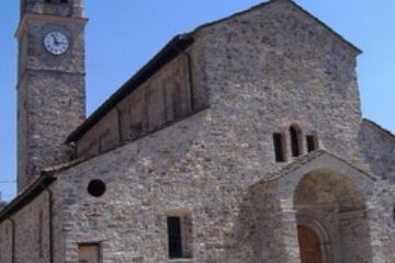 La Pieve gotico-romanica - Scorcio della facciata
