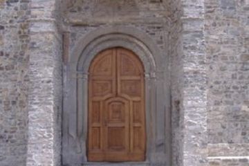 La Pieve gotico-romanica - Portone e mosaico